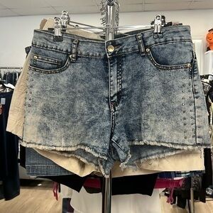 Women’s shorts mid rise size 910 by Nicki Minaj stud on sides and pocket